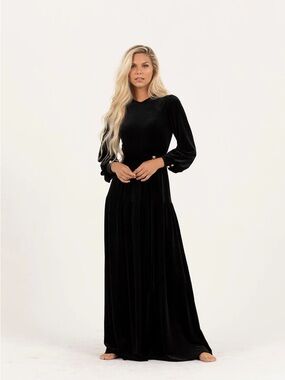 Aleeza Paris Mali Velvet Maxi Dress